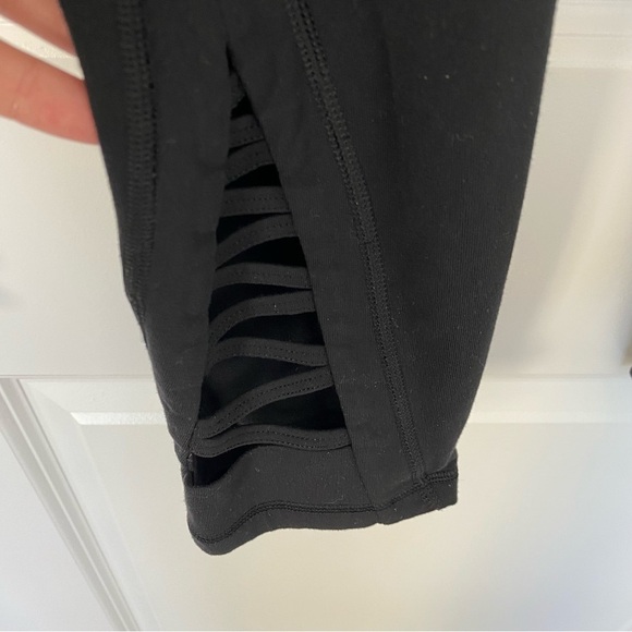 Athleta Capri Crisscross Detail Leggings XS - Picture 5 of 15